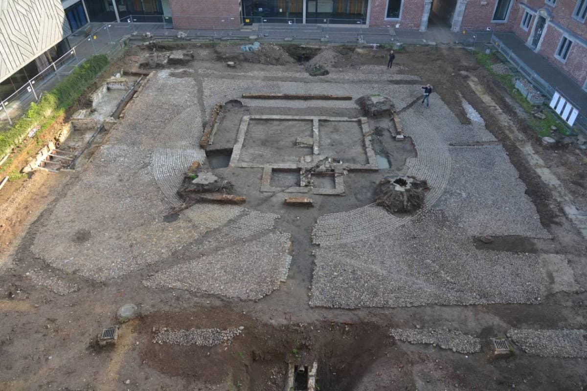 SchlossgeSCHICHTEN - preußisches Hofpflaster