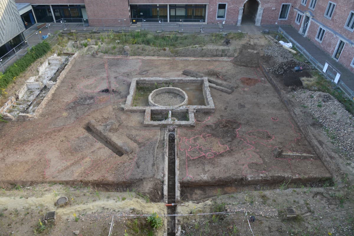 SchlossgeSCHICHTEN - Badehaus